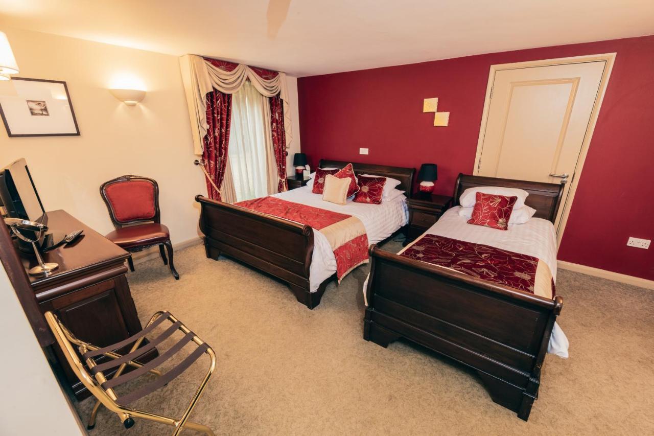 The Auberge Yaxley  Екстериор снимка