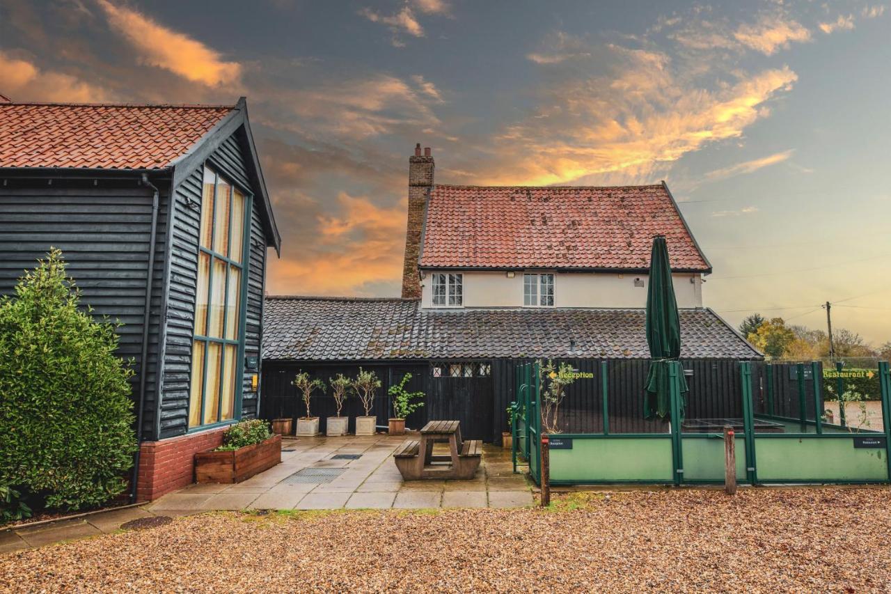 The Auberge Yaxley  Екстериор снимка