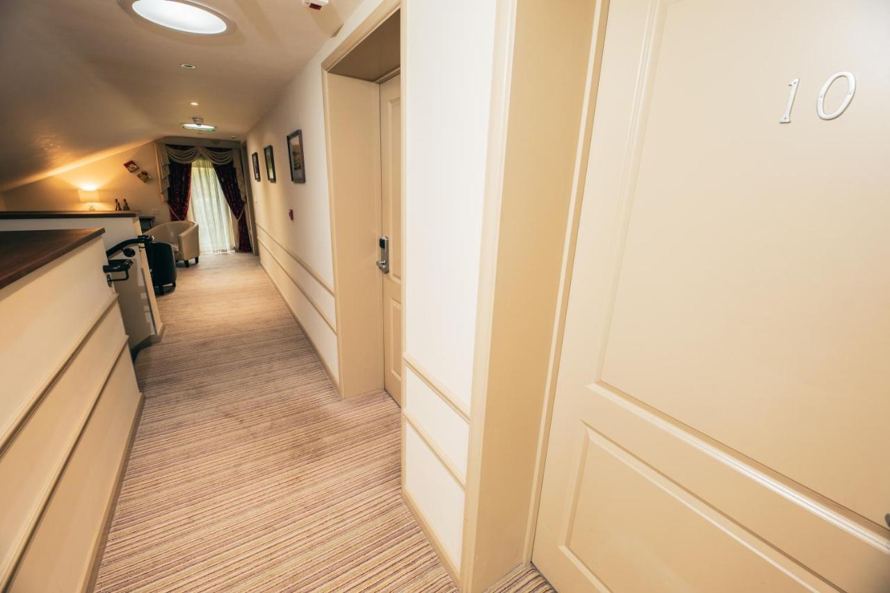 The Auberge Yaxley  Екстериор снимка