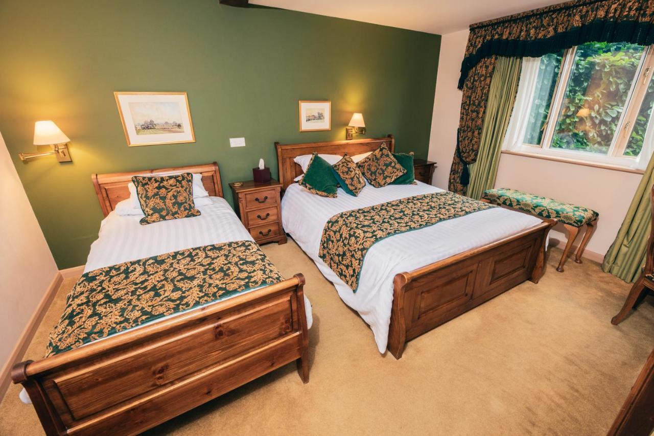 The Auberge Yaxley  Екстериор снимка