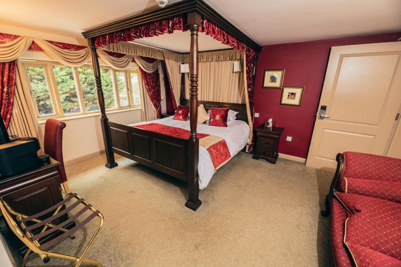 The Auberge Yaxley  Екстериор снимка