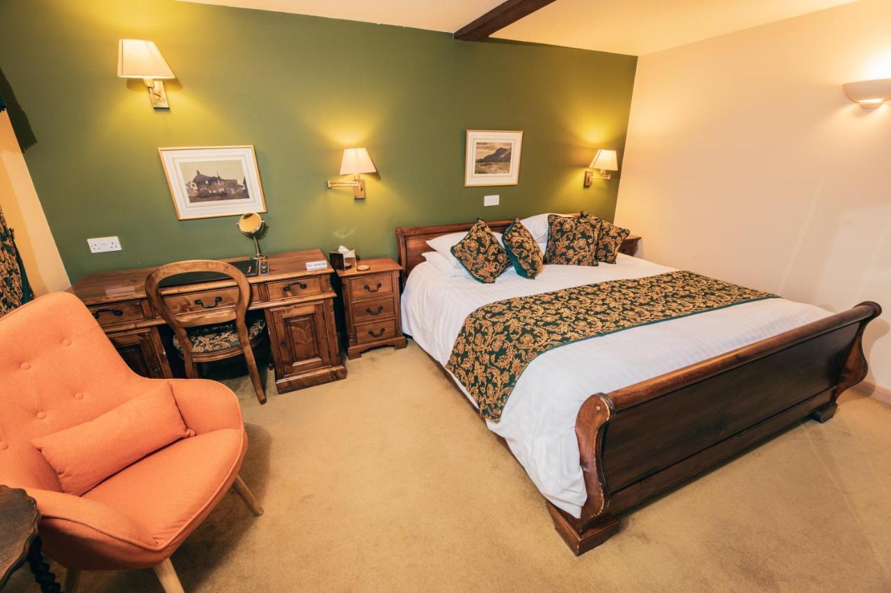 The Auberge Yaxley  Екстериор снимка