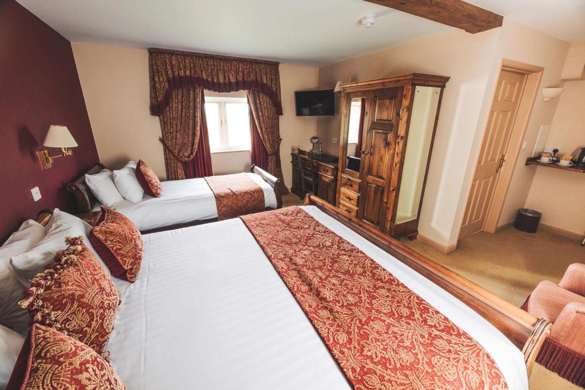 The Auberge Yaxley  Екстериор снимка